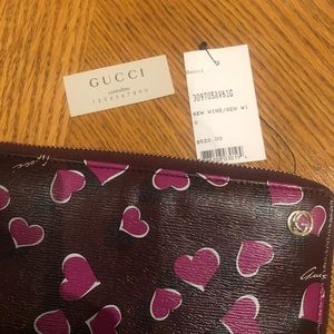 Authentic brand new Gucci wallet.
